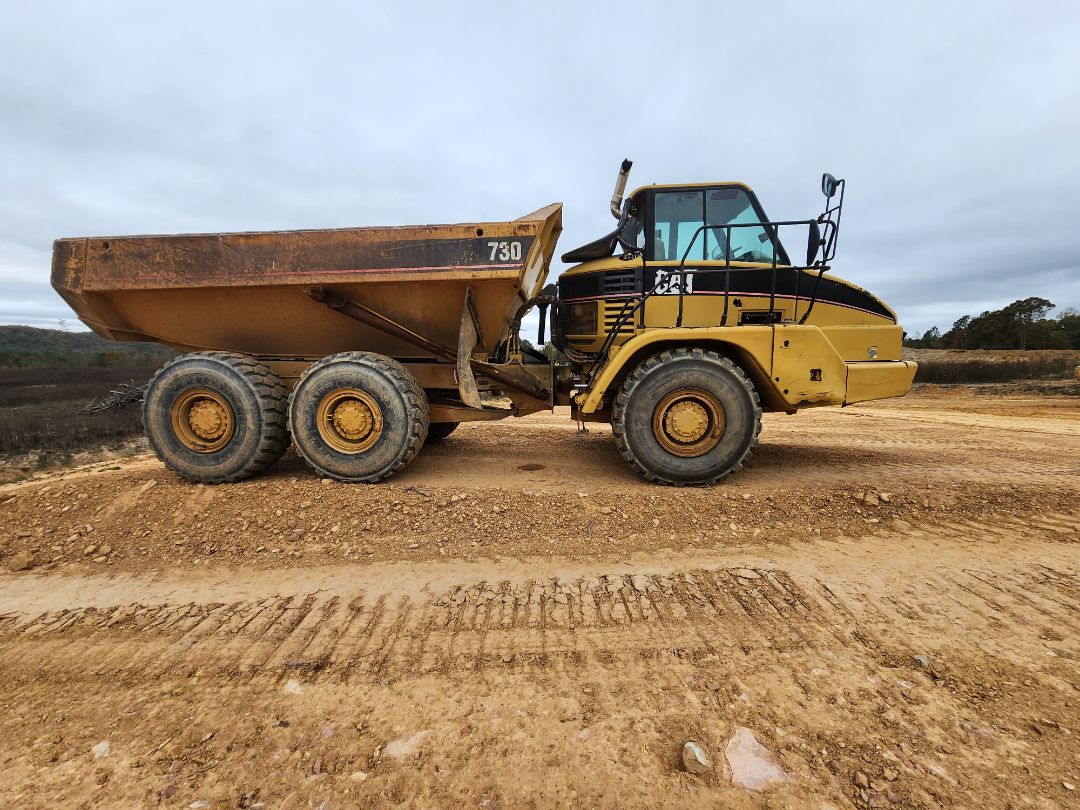 2005 CATERPILLAR 730